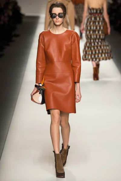 Look 24